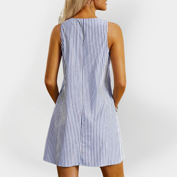 Bezramenné pruhované šaty