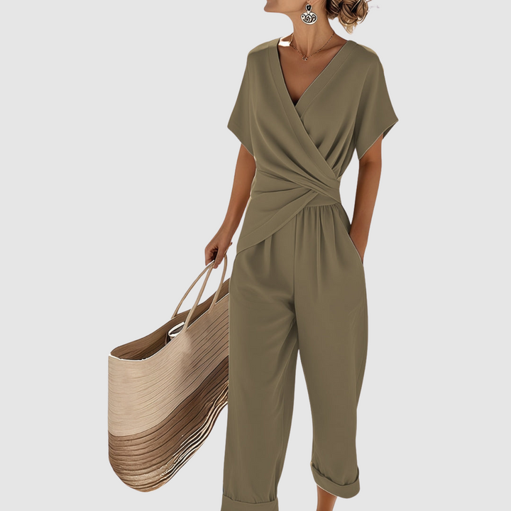 Nikol - Overal s nařasenou mašlí