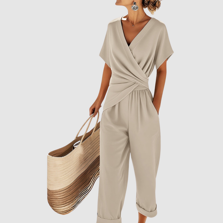 Nikol - Overal s nařasenou mašlí