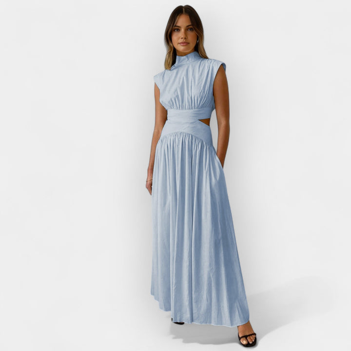 Stylové šaty s výřezy